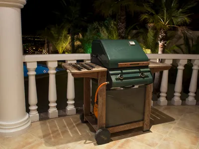 Gassgrill på balkong ute