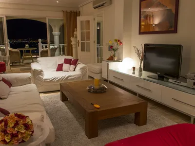 Sittegruppe ved TV i stuen