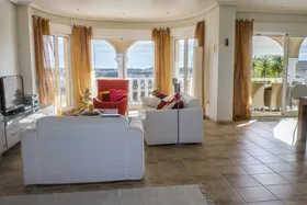 Stue og spiseplass inne