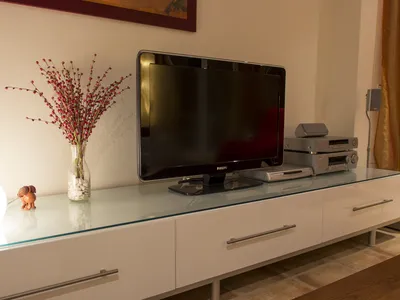 Flatskjerm TV, DVD og surroundanlegg