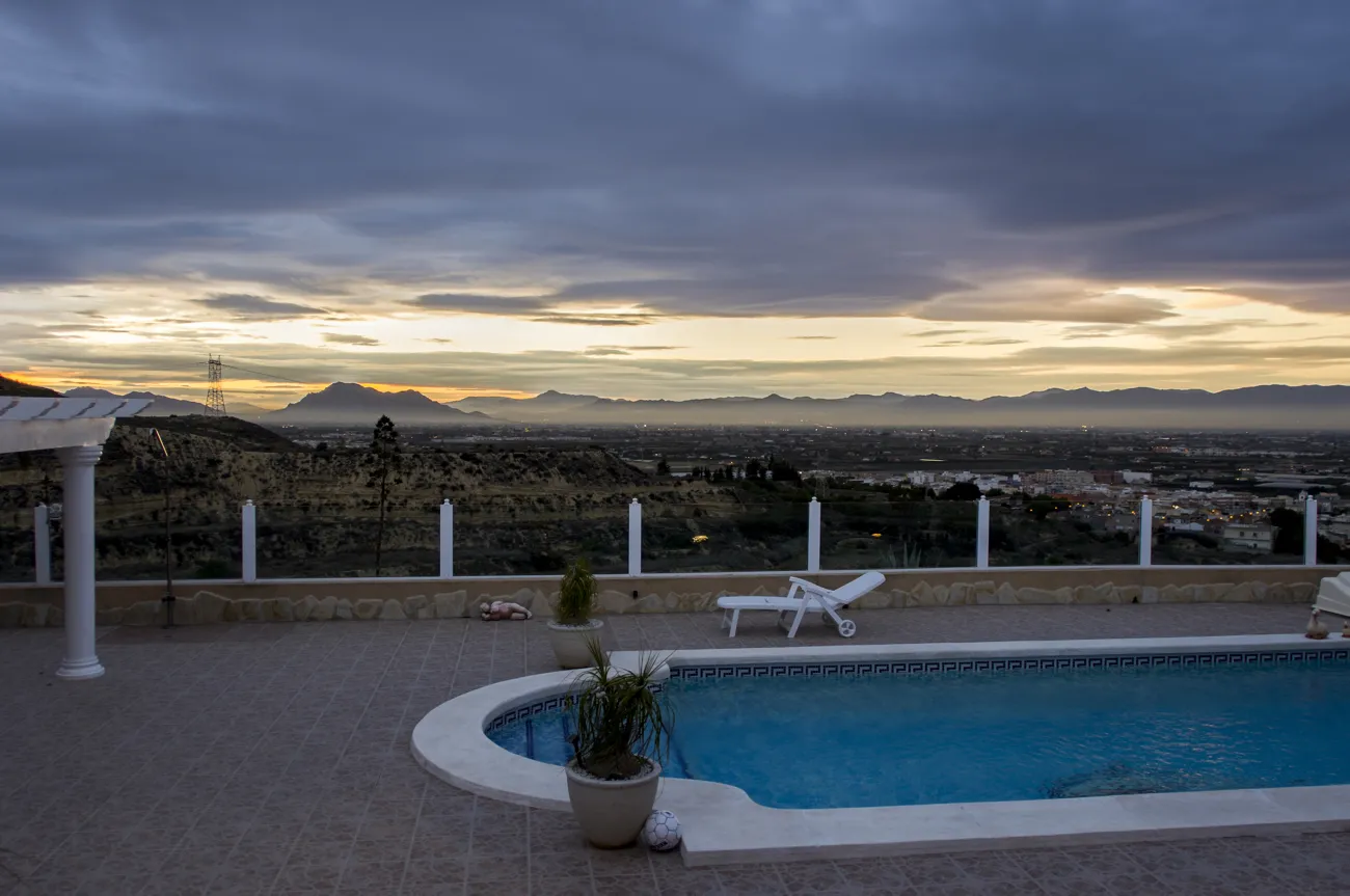 Fantastisk utsikt fra feriehuset, god utsikt både på framside og bakside